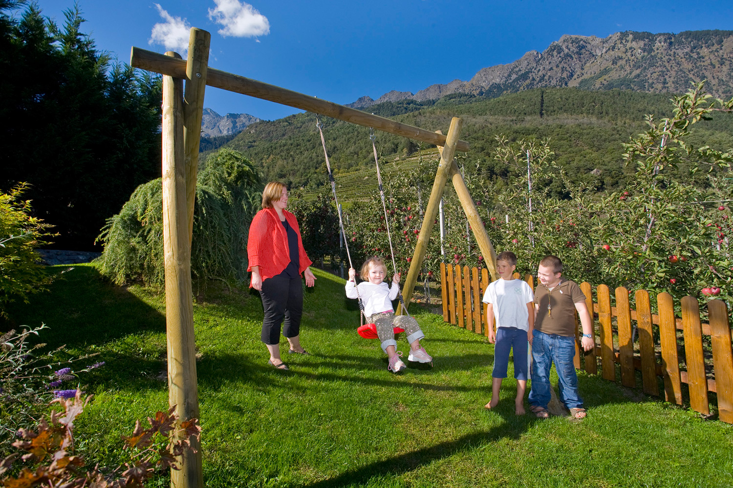 Spielplatz mit Schaukel