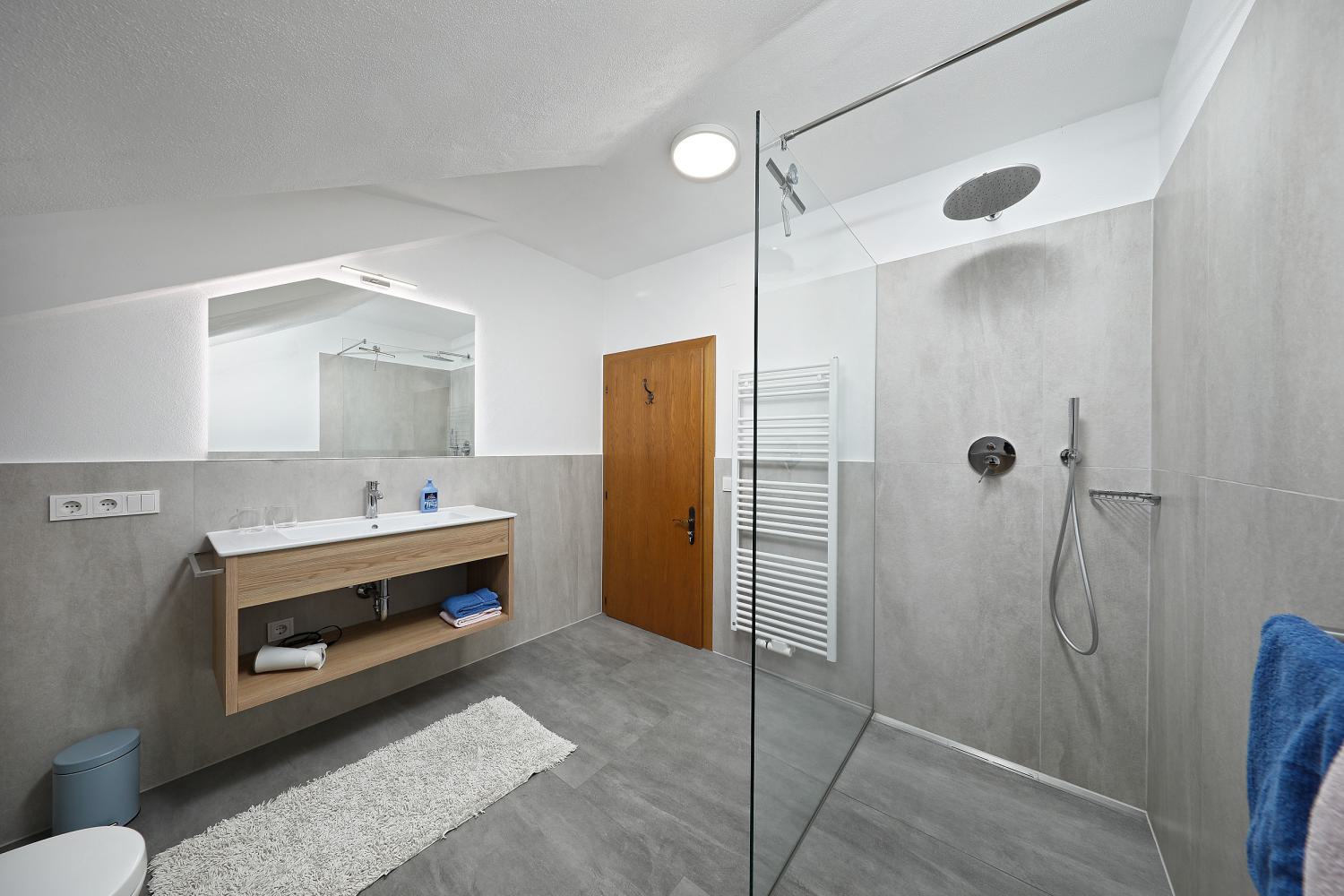 Humblhof Wohnung Mutzspitz-Badezimmer