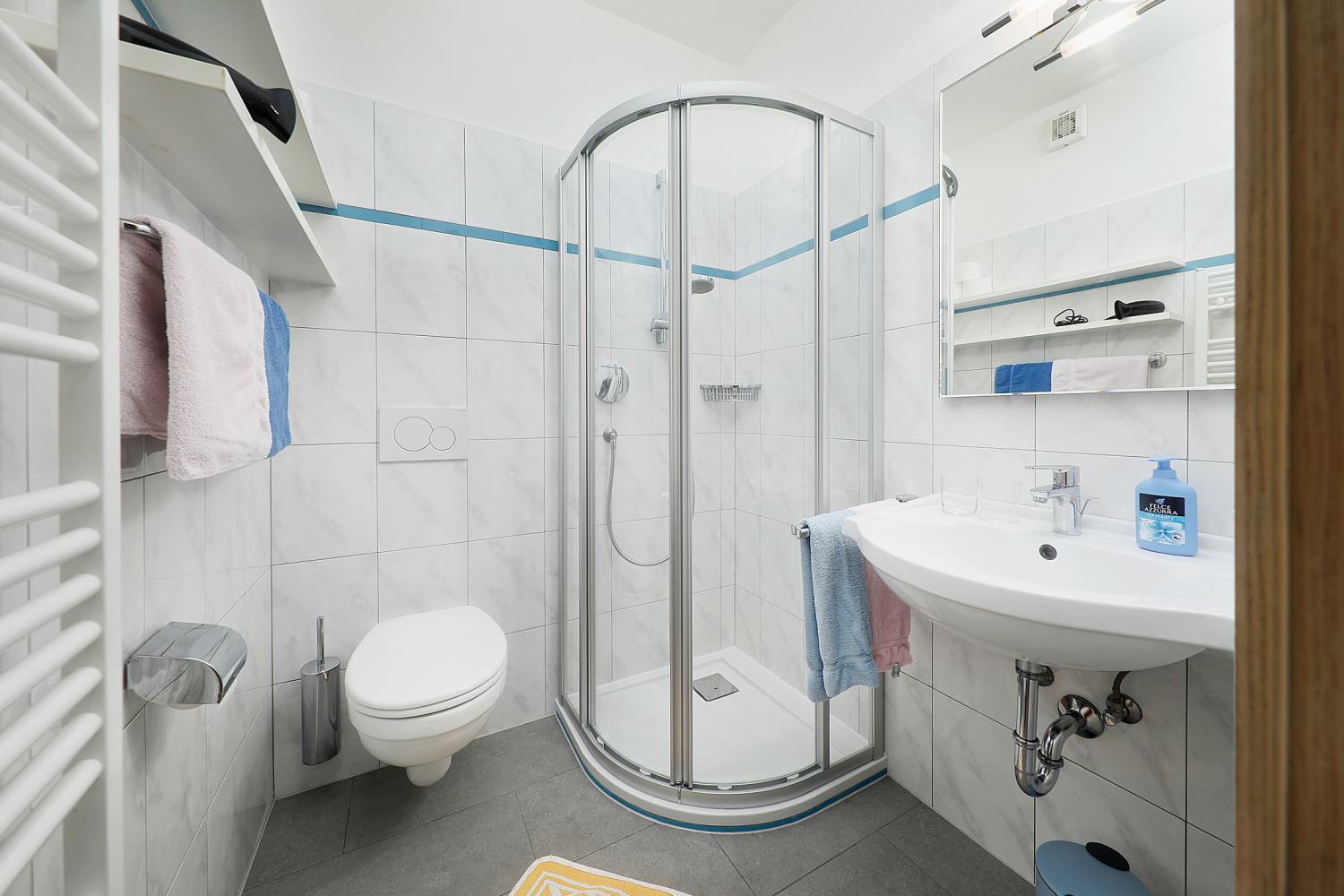 Einzimmerwohnung Rötl Badezimmer